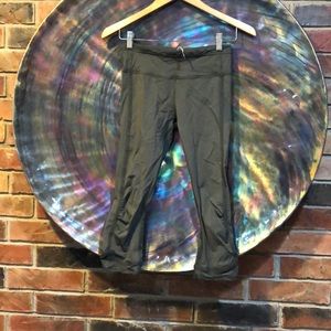 Lululemon crop pant army green size 4